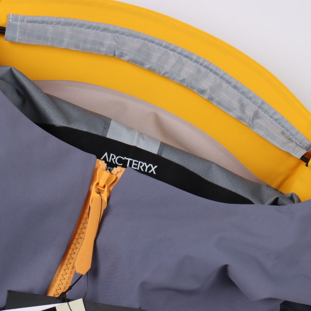 Arc'teryx Alpha SV Series Men's GORE-TEX Hooded Jacket "Dusty Blue & Beige"-Limited-edition shell jacket