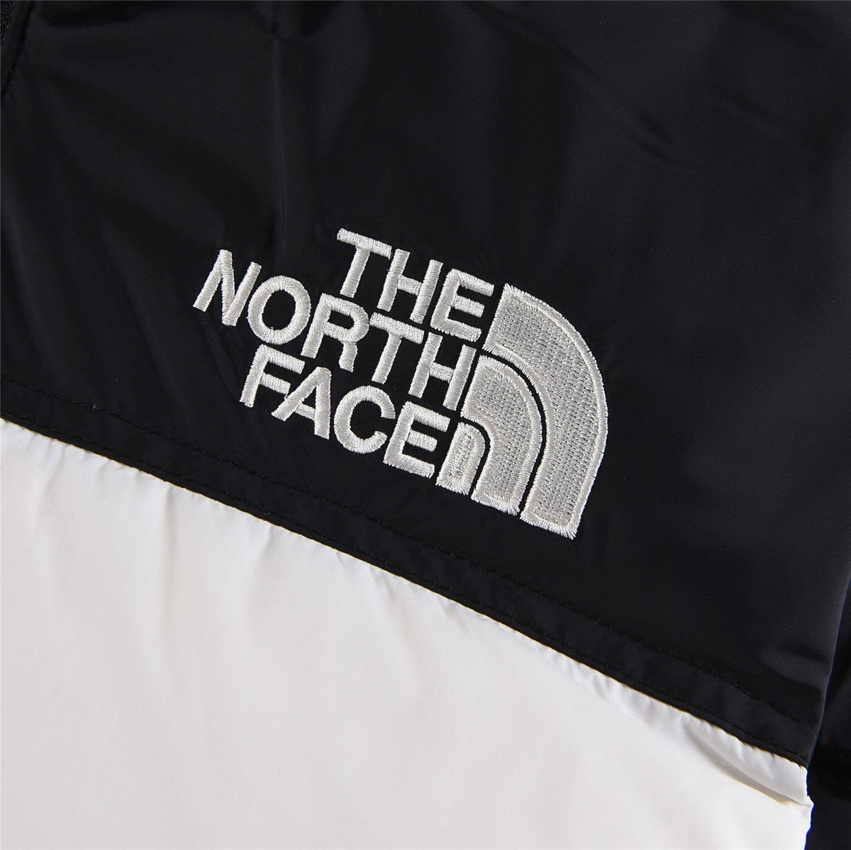The North Face 700 Fill Puffer Vest "Black & White" Color Block Sleeveless Down Gilet