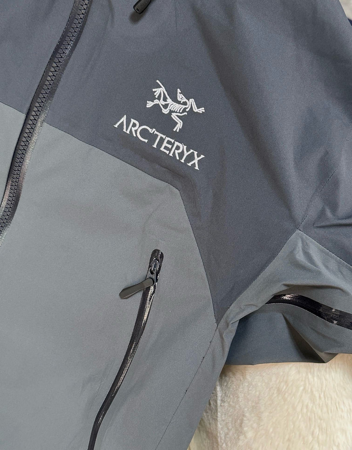 Arc'teryx Beta AR Men's Waterproof Hooded Jacket "Dark Grey"